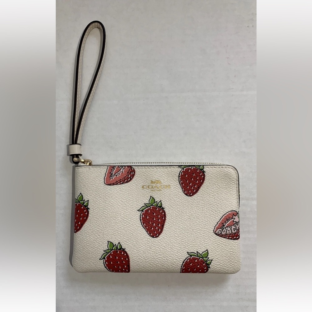 Coach Corner Zip Wristlet Chalk/Strawberry